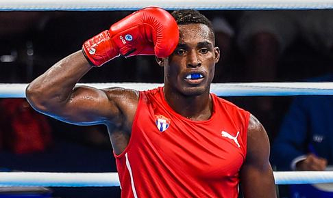 Julio César La Cruz logró hoy octavo triunfo cubano en Mundial de boxeo