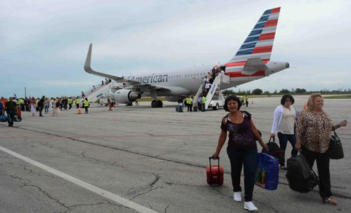 Vuelo de la aerolínea American Airlines a su arribo a Camagüey. Foto: ACN Vuelo de la aerolínea American Airlines a su arribo a Camagüey. Foto: ACN