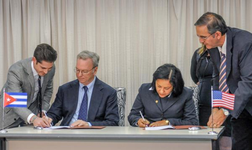 ETECSA y Google firman convenio para potenciar servicios de Internet en Cuba