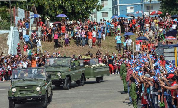 Caravana de la Liberad con las cenizas del líder histórico de la Revolución Cubana, Comandante en Jefe Fidel Castro, a su entrada a la provincia Santiago de Cuba, el 3 de diciembre de 2016. ACN FOTO/Marcelino VÁZQUEZ HERNÁNDEZ