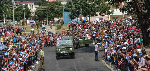 Caravana de la Liberad con las cenizas del líder histórico de la Revolución Cubana, Comandante en Jefe Fidel Castro, a su entrada a la provincia Santiago de Cuba, el 3 de diciembre de 2016. ACN FOTO/Marcelino VÁZQUEZ HERNÁNDEZ