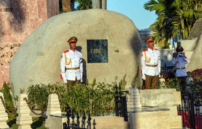 Ceremonia de inhumación de las cenizas del líder histórico de la Revolución cubana Fidel Castro, en el Cementerio de Santa Ifigenia, de Santiago de Cuba, el 4 de diciembre de 2016. ACN FOTO/Marcelino VÁZQUEZ HERNÁNDEZ