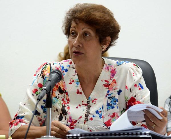 Ena Elsa Velázquez Cobiella, Ministra de Educación, durante el análisis con autoridades camagüeyanas, de los preparativos para el nuevo curso escolar, en el salón Girón del Poder Popular Provincial, en Camagüey, el 19 de agosto de 2017. ACN FOTO/ Rodolfo BLANCO CUÉ
