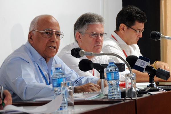 Ricardo Cabrisas, Cuban minister of Economy and Planning (first from left to right).