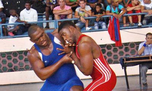 Oscar Pino awarded as the best 2017 Cuban wrestler