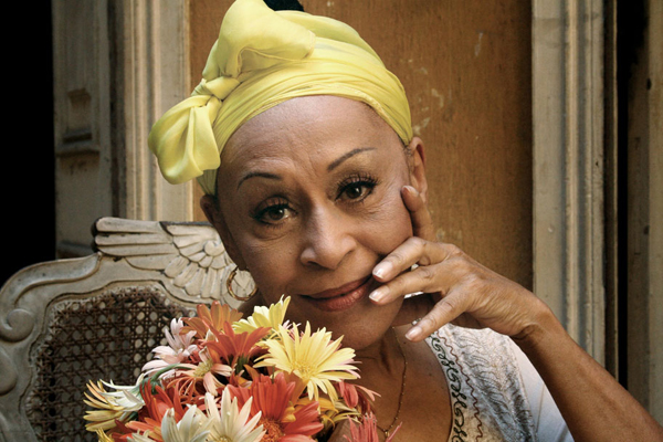 Omara Portuondo Received 55th Anniversary Award of the Young Communist League