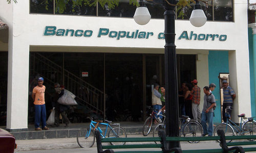 Niurka del Río es una de las más de dos mil personas beneficiadas este año en la provincia de Holguín con las nuevas facilidades crediticias del sistema bancario en Cuba que reconoce al pago por resultados como la vía de liquidación por parte de sus clientes. Niurka del Río es una de las más de dos mil personas beneficiadas este año en la provincia de Holguín con las nuevas facilidades crediticias del sistema bancario en Cuba que reconoce al pago por resultados como la vía de liquidación por parte de sus clientes.