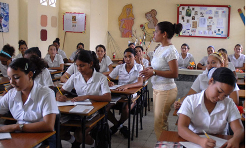 El comportamiento de los trámites de la población y el programa de atención integral a la fuerza docente en Camagüey, territorio con un alto déficit de maestros, centraron hoy el debate de la XXXII Sesión Ordinaria de la Asamblea Provincial del Poder Popular. El comportamiento de los trámites de la población y el programa de atención integral a la fuerza docente en Camagüey, territorio con un alto déficit de maestros, centraron hoy el debate de la XXXII Sesión Ordinaria de la Asamblea Provincial del Poder Popular.