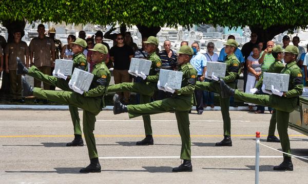 0504-seputados-militares6.jpg