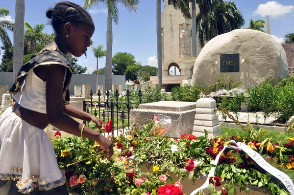 Desde que se supo a finales de noviembre de 2016 que el líder de la Revolución Cubana, Fidel Castro, reposaría para siempre en la ciudad de Santiago de Cuba, esta ha sido vista como tierra bendecida. ACN FOTO/Miguel RUBIERA JUSTIZ