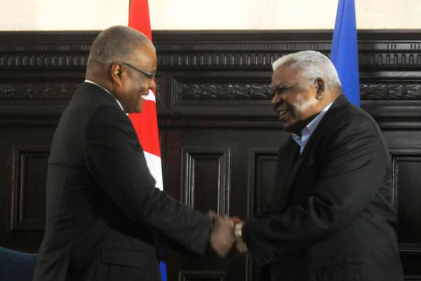 Esteban Lazo Hernández (D), miembro del Buró Político del Comité Central del Partido Comunista de Cuba y presidente de la Asamblea Nacional del Poder Popular de la República de Cuba (ANPP), recibe al Sr. Jorge Pedroso Mauricio dos Santos(I), presidente de la Asamblea Nacional de la República de Cabo Verde, en la sede de la ANPP, en La Habana, Cuba, el 2 de noviembre de 2017. . ACN FOTO/Oriol de la Cruz ATENCIO Esteban Lazo Hernández (D), miembro del Buró Político del Comité Central del Partido Comunista de Cuba y presidente de la Asamblea Nacional del Poder Popular de la República de Cuba (ANPP), recibe al Sr. Jorge Pedroso Mauricio dos Santos(I), presidente de la Asamblea Nacional de la República de Cabo Verde, en la sede de la ANPP, en La Habana, Cuba, el 2 de noviembre de 2017. . ACN FOTO/Oriol de la Cruz ATENCIO