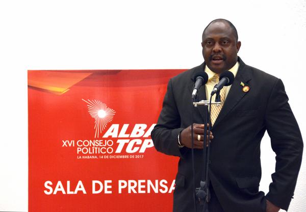 Jan Douglas, ministro de Economía, Energia y Empleo de la Mancomunidad de Dominica, en declaraciones a la prensa durante la inauguración del XVI Consejo Político de la Alianza Bolivariana para los Pueblos de Nuestra América-Tratado de Comercio de los Pueblos (ALBA-TCP), en el salón de Protocolo El Laguito, en La Habana, el 14 de diciembre de 2017. ACN FOTO/Marcelino VÁZQUEZ HERNÁNDEZ