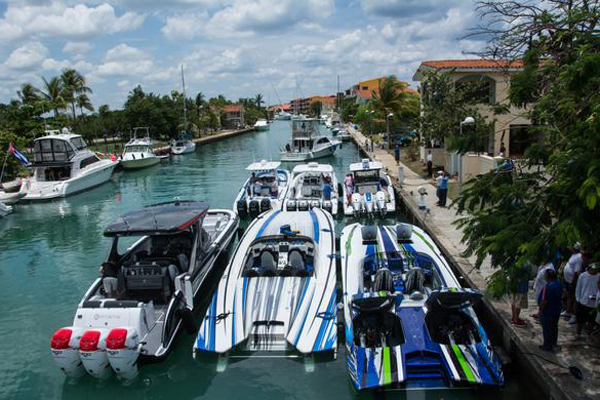 De cara a la venidera temporada de alza turística en Cuba, la Marina Hemingway promueve una amplia carpeta de atractivas ofertas náuticas, que incluyen inmersiones, pesca y paseos por el litoral de La Habana. ACN FOTO/Marcelino VÁZQUEZ HERNÁNDEZ