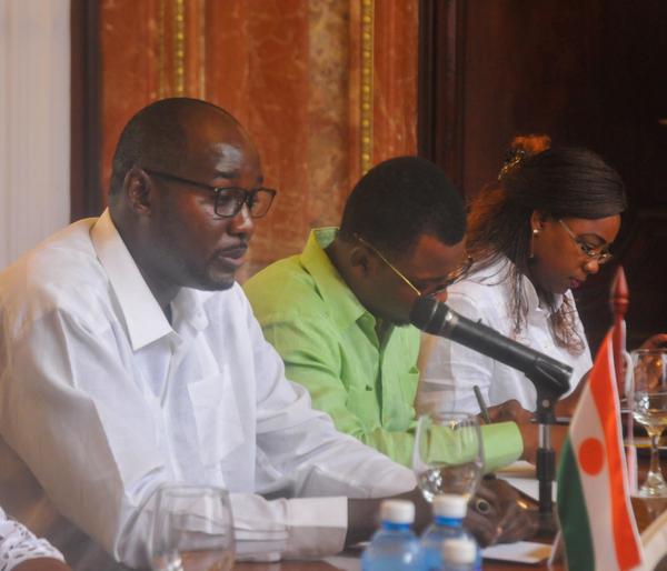 Ibrahim Jacoubou, ministro de Asuntos Exteriores, Cooperación, Integración Africana y Nigerinos en el Exterior de la República de Níger, durante su recibimiento en la Sede del Ministerio de Relaciones Exteriores, en La Habana, Cuba, el 6 noviembre de 2017. ACN FOTO/Oriol de la Cruz ATENCIO