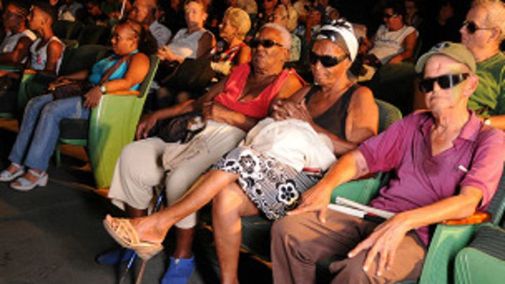1118-cine-para-ciegos-cuba.jpg