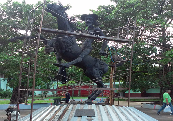 El Quijote de América, escultura ubicada en el parque de 23 y J. Foto: Lisset Salgado