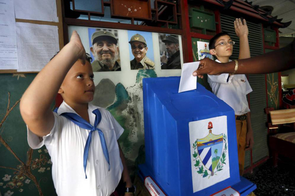 Más de 10 mil jóvenes guantanameros arribantes a los 16 años pueden ejercer por vez primera el derecho de nominar y votar en el actual proceso eleccionario cubano, donde los candidatos surgen del pueblo y todos tienen oportunidad a ser elegidos y elegir a sus representantes. Más de 10 mil jóvenes guantanameros arribantes a los 16 años pueden ejercer por vez primera el derecho de nominar y votar en el actual proceso eleccionario cubano, donde los candidatos surgen del pueblo y todos tienen oportunidad a ser elegidos y elegir a sus representantes.
