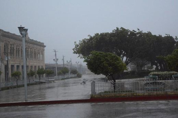 Vista de la ciudad de Caibarien, en Villa Clara, al amanecer del 9 de septiembre de 2017, durante el paso del huracán Irma por la costa norte de Cuba. ACN FOTO/Arelys MARÍA ECHEVARRÍA RODRÍGUEZ/ Vista de la ciudad de Caibarien, en Villa Clara, al amanecer del 9 de septiembre de 2017, durante el paso del huracán Irma por la costa norte de Cuba. ACN FOTO/Arelys MARÍA ECHEVARRÍA RODRÍGUEZ/