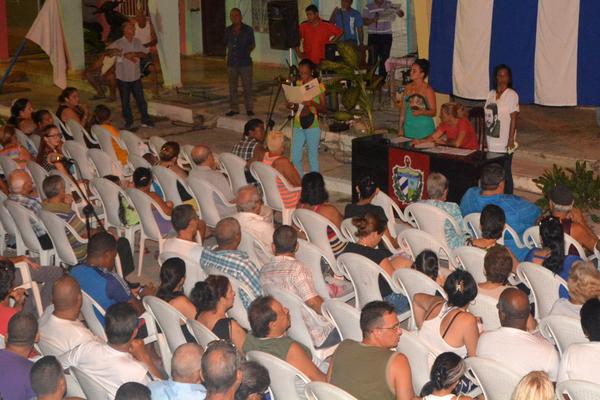 Debido a los daños causados por el huracán Irma, la Comisión Electoral Provincial (CEP) en Cienfuegos pospuso para el 18 de septiembre el reinicio de las asambleas de nominación de candidatos a delegados a las Asambleas Municipales del Poder Popular. Foto ACN/Eduardo Luis Martín Debido a los daños causados por el huracán Irma, la Comisión Electoral Provincial (CEP) en Cienfuegos pospuso para el 18 de septiembre el reinicio de las asambleas de nominación de candidatos a delegados a las Asambleas Municipales del Poder Popular. Foto ACN/Eduardo Luis Martín
