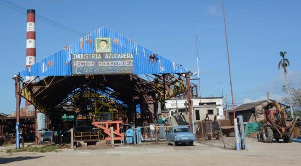 Instalaciones de la industria azucarera en Sagua la Grande, uno de los municipios más afectados durante el paso del huracán Irma por territorio villaclareño, avanzan en la recuperación de sus áreas con el compromiso de iniciar labores casi inmediatamente. Foto ACN/Arelys María Echevarría Rodríguez Instalaciones de la industria azucarera en Sagua la Grande, uno de los municipios más afectados durante el paso del huracán Irma por territorio villaclareño, avanzan en la recuperación de sus áreas con el compromiso de iniciar labores casi inmediatamente. Foto ACN/Arelys María Echevarría Rodríguez