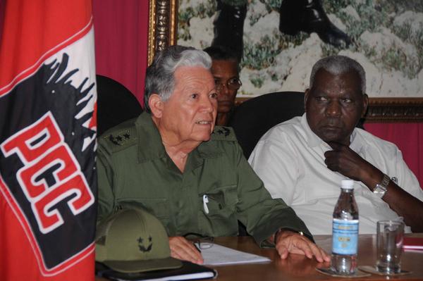La Red de Comunicadores Nucleares (RECNUC) felicitó en esta capital al Estado Mayor Nacional de la Defensa Civil (EMNDC), por su labor de divulgación con vistas a enfrentar las consecuencias antes, durante y después del huracán Irma, que asoló la costa norte de Cuba. Foto ACN/Omara García Mederos