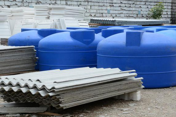 El Banco Central de Cuba (BCC) aprobó que para la compra de materiales de la construcción, los damnificados por el huracán Irma podrán solicitar créditos a partir de 300 pesos, con una tasa de interés de 2,5 por ciento y un plazo de devolución de hasta 15 años. Foto ACN/Arelys María Echevarría Rodríguez