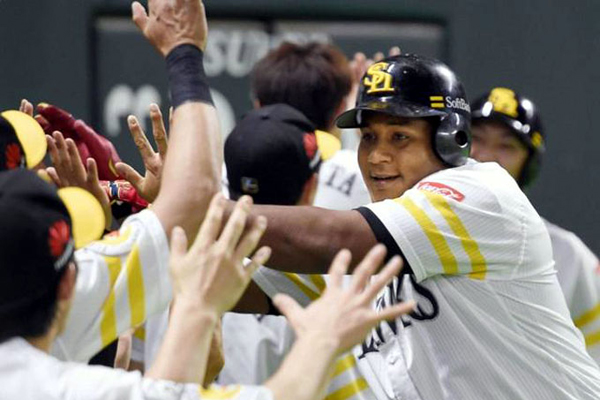 Con dos carreras impulsadas en el juego más reciente, el pelotero cubano Alfredo Despaigne, integrante de los Halcones de SoftBank en la Liga Profesional de Japón (LPJ), llegó a 99, y ahora es el líder de ese departamento ofensivo en el Circuito del Pacífico. Con dos carreras impulsadas en el juego más reciente, el pelotero cubano Alfredo Despaigne, integrante de los Halcones de SoftBank en la Liga Profesional de Japón (LPJ), llegó a 99, y ahora es el líder de ese departamento ofensivo en el Circuito del Pacífico.