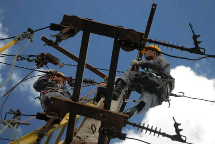 trabajadores_electricos.jpg