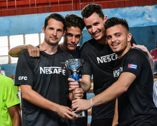 El equipo Acapulco de Plaza de la Revolución, se proclama campeón del Primer Torneo Nacional de Fútbol Callejero, al vencer dos goles por uno al equipo Mañana de Guanabacoa, en la Sala Kid Chocolate, en La Habana, el 14 de abril de 2018. ACN FOTO/ Marcelino VÁZQUEZ HERNÁNDEZ