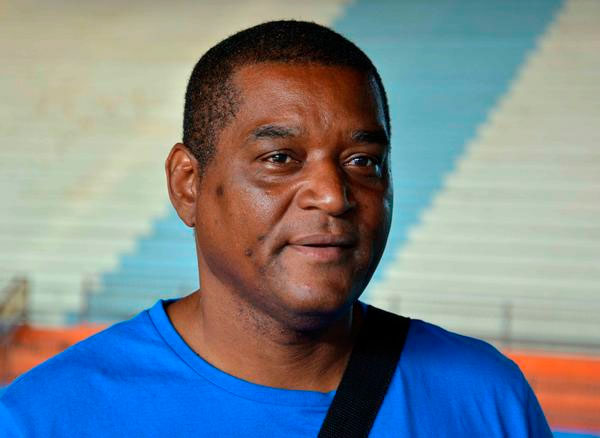 El entrenador de atletismo Raúl Abreu Alejo, iniciador de los entrenamientos de Yipsy Moreno en el lanzamiento del martillo, valora de positiva la designación de la ex atleta, como miembro del Consejo de Estado, en Camagüey, Cuba, el 19 de abril de 2018. ACN FOTO/ Rodolfo BLANCO CUÉ El entrenador de atletismo Raúl Abreu Alejo, iniciador de los entrenamientos de Yipsy Moreno en el lanzamiento del martillo, valora de positiva la designación de la ex atleta, como miembro del Consejo de Estado, en Camagüey, Cuba, el 19 de abril de 2018. ACN FOTO/ Rodolfo BLANCO CUÉ