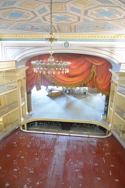 Elementos representativos del estilo arquitectónico neoclásico presentes en la decoración interior del Sauto, son realzados gracias al cuidadoso trabajo de restauración. Matanzas, Cuba, el 7 de febrero de 2017. ACN FOTO/Roberto Jesús HERNANDEZ