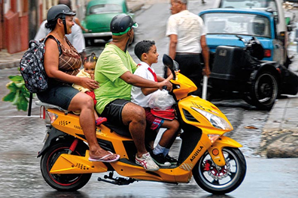 La Dirección Nacional de Tránsito (DNT) dio a conocer que pronto se les exigirá llevar chapa a las bicicletas eléctricas para poder circular en la vías y exigir el cumplimiento de las demás regulaciones establecidas. La Dirección Nacional de Tránsito (DNT) dio a conocer que pronto se les exigirá llevar chapa a las bicicletas eléctricas para poder circular en la vías y exigir el cumplimiento de las demás regulaciones establecidas.