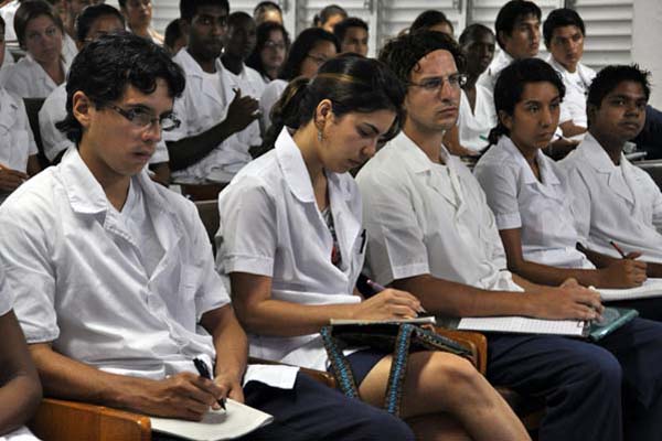 0820-medicos.jpg