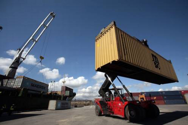 Modern cranes installed in Santiago de Cuba port