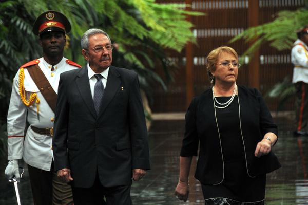 Recibió Raúl Castro a la Presidenta de Chile
