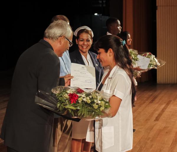 0711-graduacion-tecnicos-medicos-2018-4.jpg