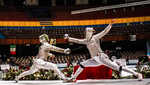 Enfrentamiento entre los equipos de México y Estados Unidos, en la final por equipos de sable femenino en el Campeonato Panamericano de Esgrima, celebrado en el Coliseo de la Ciudad Deportiva, en La Habana, Cuba, el 18 de junio de 2018. ACN FOTO/Ariel LEY ROYERO Enfrentamiento entre los equipos de México y Estados Unidos, en la final por equipos de sable femenino en el Campeonato Panamericano de Esgrima, celebrado en el Coliseo de la Ciudad Deportiva, en La Habana, Cuba, el 18 de junio de 2018. ACN FOTO/Ariel LEY ROYERO