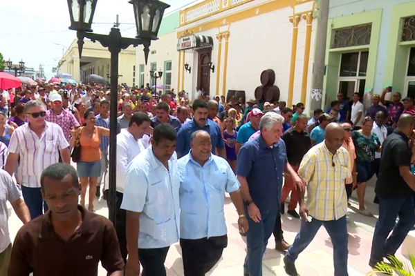 Miguel Mario Díaz-Canel Bermúdez, presidente de la República de Cuba, recorre en la jornada de hoy varios sitios de interés social y económico en la provincia de Granma. Autor: Estudios Revolución 0627-CANEL3.jpg