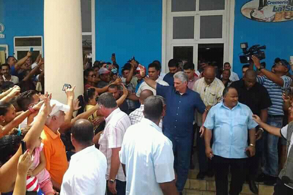 Miguel Mario Díaz-Canel Bermúdez, presidente de la República de Cuba, recorre en la jornada de hoy varios sitios de interés social y económico en la provincia de Granma. Autor: Estudios Revolución 0627-CANEL4.jpg