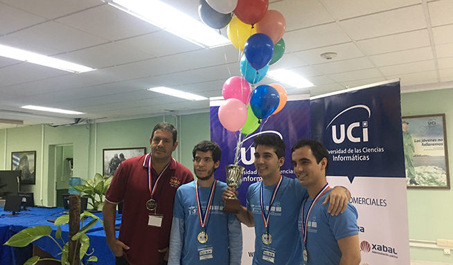 Equipo ganador UH++ . Foto: Alberto C. Toppin Equipo ganador UH++ . Foto: Alberto C. Toppin