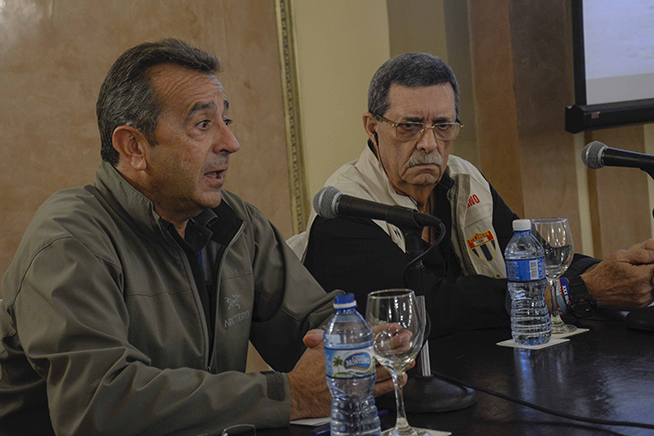 Intervención de Jesús García (I), presidente de Deftsof, en la conferencia de prensa sobre la próxima maratón Marabana-Maracuba, en el Hotel Nacional de Cuba, en La Habana, el 16 de noviembre de 2018.