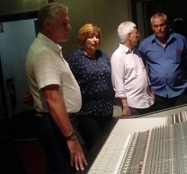 Mandatario cubano realiza vista de trabajo a los estudios Abdala