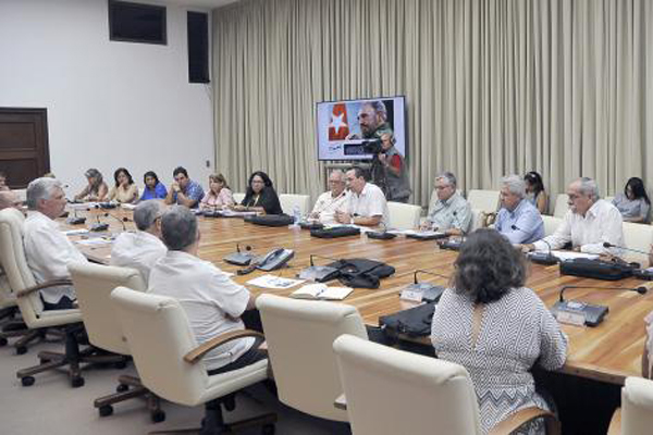 Cuban president Diaz-Canel reviews public health