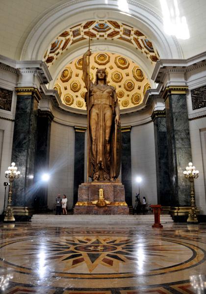 Estatua de la República, ubicada en el Capitolio Nacional, considerada la tercera en tamaño, entre las esculturas emplazadas bajo techo, en todo el mundo, en La Habana, Cuba, el 24 de febrero de 2018. ACN FOTO/Omara GARCÍA MEDEROS