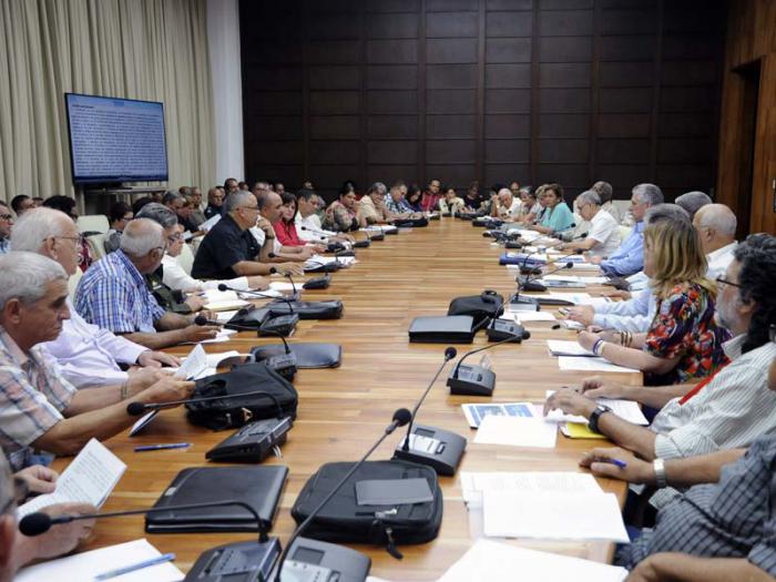 Junto a Díaz-Canel Bermúdez participaron también en la reunión Esteban Lazo Hernández, presidente de la Asamblea Nacional del Poder Popular; Salvador Valdés Mesa, primer vicepresidente de los Consejos de Estado y de Ministros; y Ricardo Cabrisas Ruiz, vicepresidente del Consejo de Ministros. Grupo Gubernamental