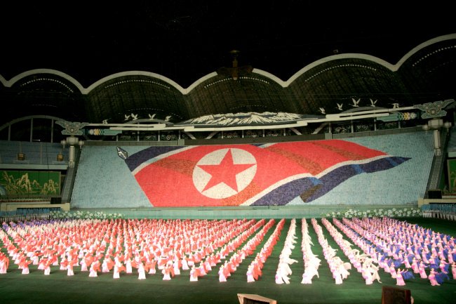 Pyongyang bids farewell to Cuban president with impressive popular spectacle