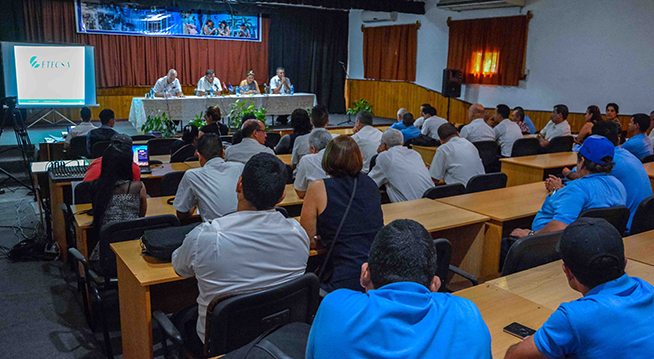 Trabajadores de la Empresa de Telecomunicaciones de Cuba S.A. (Etecsa) en el desarrollo de la Plenaria del fórum ramal de Ciencia Y Técnica, realizado en el teatro del Club Familiar, en Las Tunas, Cuba, el 5 de octubre de 2018. Trabajadores de la Empresa de Telecomunicaciones de Cuba S.A. (Etecsa) en el desarrollo de la Plenaria del fórum ramal de Ciencia Y Técnica, realizado en el teatro del Club Familiar, en Las Tunas, Cuba, el 5 de octubre de 2018.
