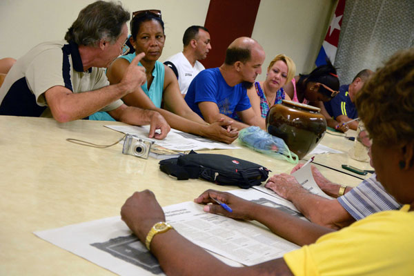 Periodistas y trabajadores del semanario Invasor, órgano oficial del Partido en Ciego de Ávila, debaten el Proyecto de Constitución de la República de Cuba, en su sede. el 2 de octubre de 2018. ACN FOTO/ Osvaldo GUTIÉRREZ GÓMEZ Periodistas y trabajadores del semanario Invasor, órgano oficial del Partido en Ciego de Ávila, debaten el Proyecto de Constitución de la República de Cuba, en su sede. el 2 de octubre de 2018. ACN FOTO/ Osvaldo GUTIÉRREZ GÓMEZ