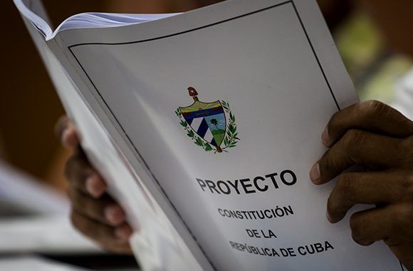 1004-debates-proyecto-constitucion.jpg
