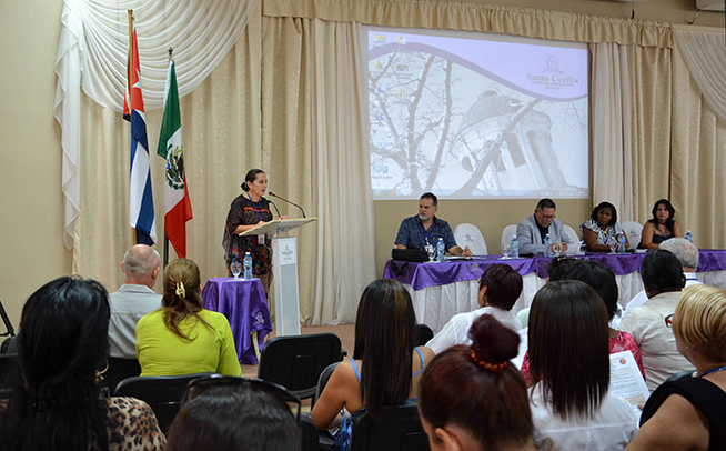 La Dra. Iraida Mederos Pérez (I), presidenta del Comité Científico del evento, interviene durante la sesión del XII Congreso Nacional de Farmacología, en el Centro de Convenciones Santa Cecilia, en Camagüey, el 23 de octubre de 2018. La Dra. Iraida Mederos Pérez (I), presidenta del Comité Científico del evento, interviene durante la sesión del XII Congreso Nacional de Farmacología, en el Centro de Convenciones Santa Cecilia, en Camagüey, el 23 de octubre de 2018.